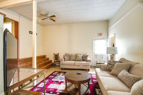 Hazlehurst Vacation Rental w/ Shared Yard!