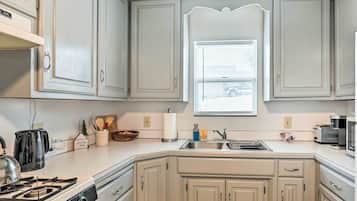 Microwave, oven, stovetop, coffee/tea maker