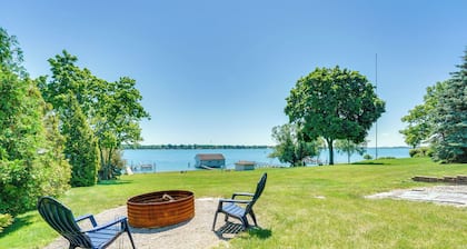 Serene Riverfront St. Clair Studio: Walk to Dtwn!