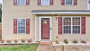 Unclassified image, 4 of 27, button - Cozy Home: 2 Mi to Downtown, Steps to Streetcar! (Charlotte)