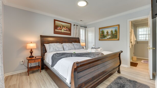 Unclassified image, 1 of 27, button - Cozy Home: 2 Mi to Downtown, Steps to Streetcar! (Charlotte)