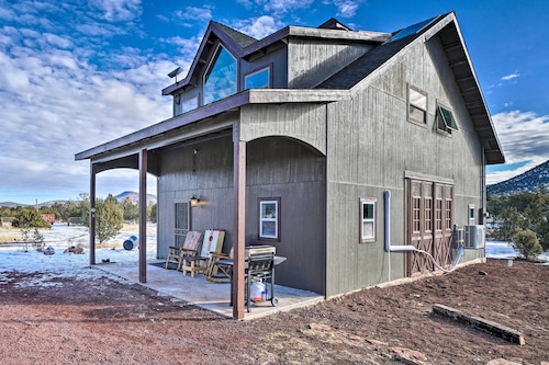 Family-friendly Williams Cabin w/ Gas Grill