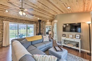 Interior - Modern Marlinton Home w/ Hot Tub & Mtn Views! (Marlinton)