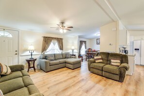 House (3 Bedrooms) | Interior
