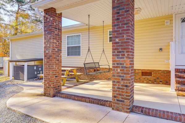 Interior - Cozy New Bern Getaway < 2 Mi to Trent River! (New Bern)