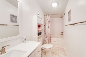 House (3 Bedrooms) | Interior - Cozy New Bern Getaway < 2 Mi to Trent River! (New Bern)