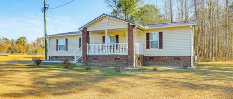 House (3 Bedrooms) | Exterior