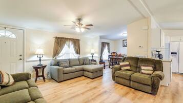 House (3 Bedrooms) | Interior