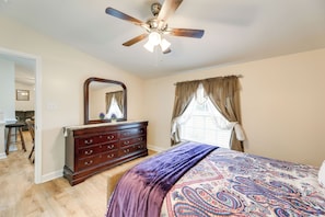 Interior - Cozy New Bern Getaway < 2 Mi to Trent River! (New Bern)