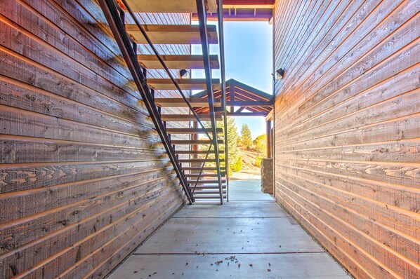 Interior - 2 Mi to Fool Hollow Lake: Rustic Show Low Condo (Show Low)