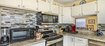 Pet-friendly Duplex - Near Skyline Drive!