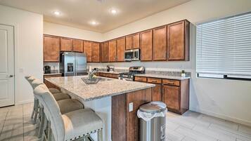 House (4 Bedrooms) | Interior