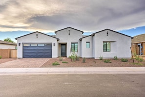 House (4 Bedrooms) | Interior - Modern Glendale Getaway ~ 3 Mi To Stadium! (Glendale)