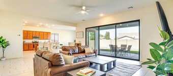 Modern Glendale Getaway ~ 3 Mi To Stadium!