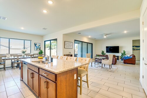 Modern Glendale Getaway ~ 3 Mi To Stadium!