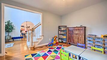 House (4 Bedrooms) | Interior