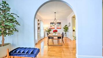 House (4 Bedrooms) | Interior