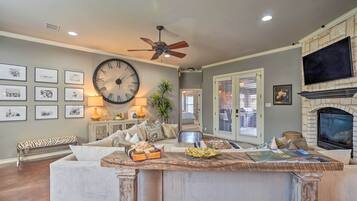 House (3 Bedrooms) | Interior