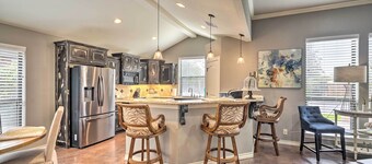 Luxe Midland Retreat w/ Patio, Grill & Yard!