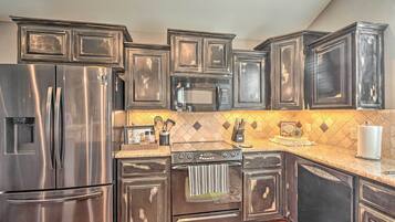 House (3 Bedrooms) | Private kitchen | Microwave, oven, stovetop, dishwasher