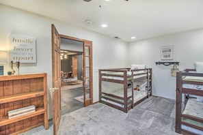 Interior - Screened Porch, Fenced Yard: Lakeside Retreat! (Lakeside)