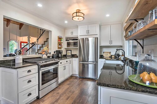 Lovely Lake Arrowhead Cabin w/ Furnished Deck