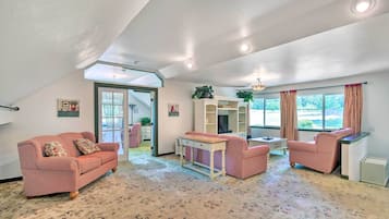 Apartment (2 Bedrooms) | Front of property