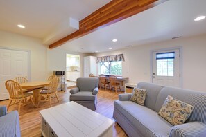 Apartment (2 Bedrooms) | Interior - Chehalis Retreat w/ Scenic Views! (Chehalis)