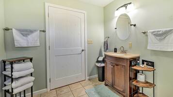 House (2 Bedrooms) | Bathroom | Shower