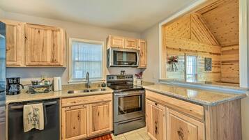 House (2 Bedrooms) | Private kitchen | Microwave, oven, stovetop, dishwasher