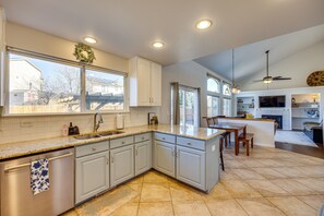 하우스 (4 Bedrooms) | 전용 주방 | 조리 도구/접시/주방 기구, 키친타월