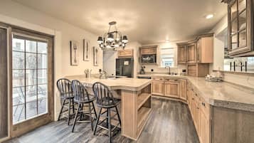 House (4 Bedrooms) | Front of property