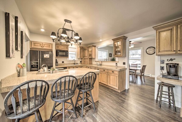 House (4 Bedrooms) | Interior