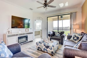 TV, fireplace
