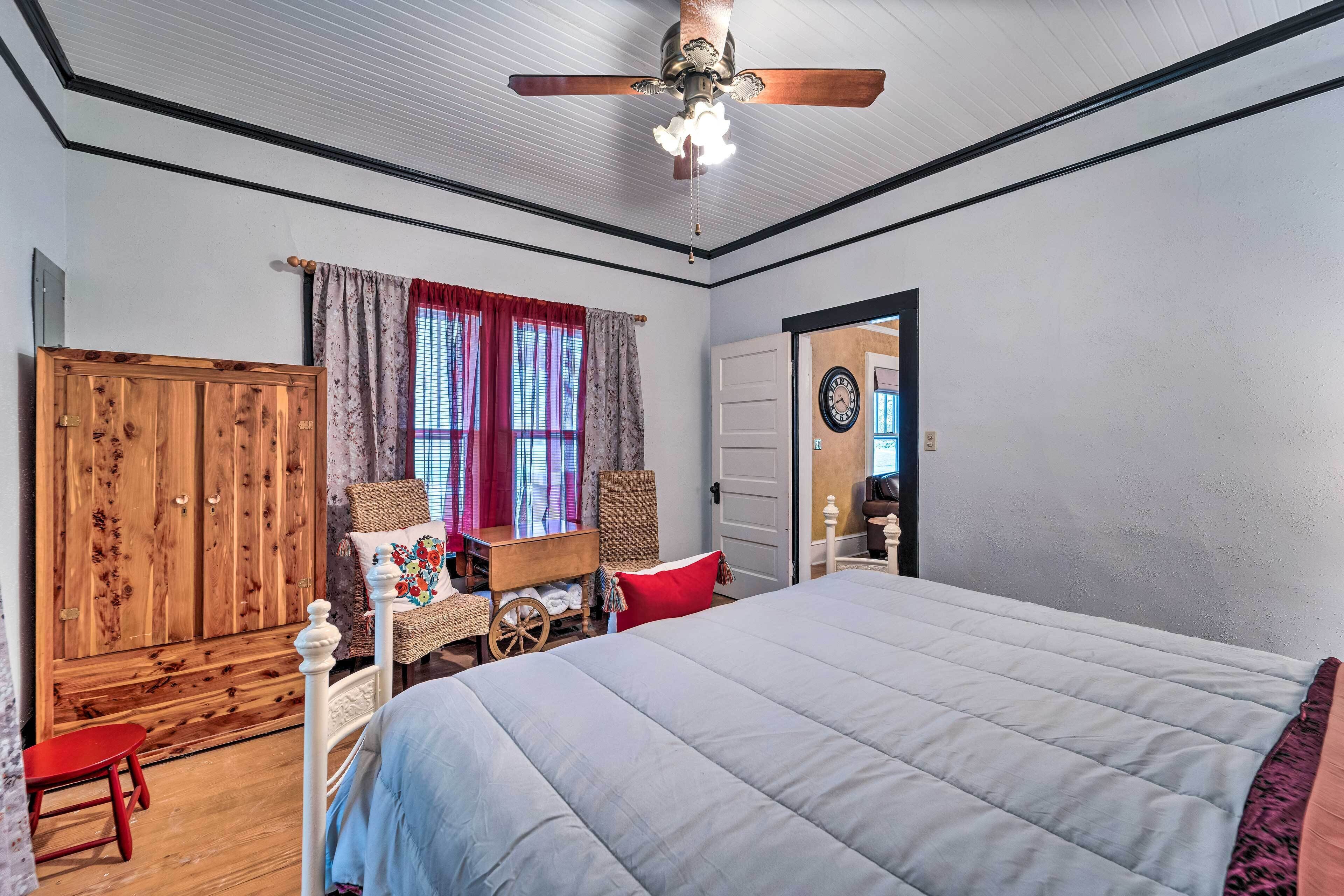 House (2 Bedrooms) | Interior