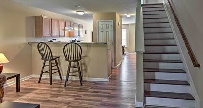 Cozy Greensboro Townhome ~ 7 Mi to UNC Campus