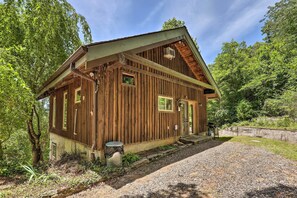 Apartment (0 Bedroom) | Interior - Pet-friendly Leicester/asheville Mtn View Escape (Marshall)