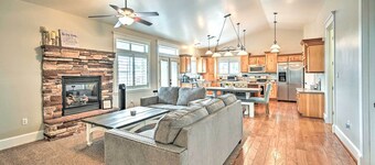 핫 터브 & 놀이터 세트가 있는 벨레몬트 가족 집