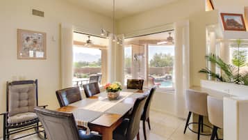 House (5 Bedrooms) | Interior