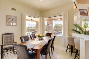 House (5 Bedrooms) | Interior