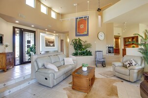 House (5 Bedrooms) | Interior