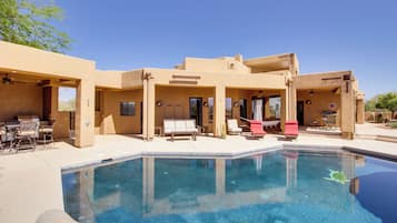 House (5 Bedrooms) | Interior