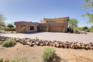 House (5 Bedrooms) | Interior