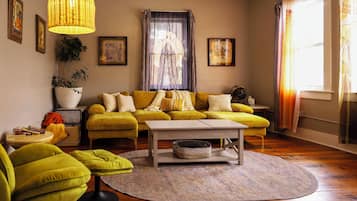 Cottage (2 Bedrooms) | Living area | TV, iPod dock, books