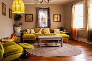 Cottage (2 Bedrooms) | Living area | TV, iPod dock, books