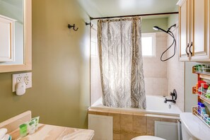 Apartment (2 Bedrooms) | Interior - 2 Mi to Dtwn: Cozy Getaway in Fairbanks! (Fairbanks)