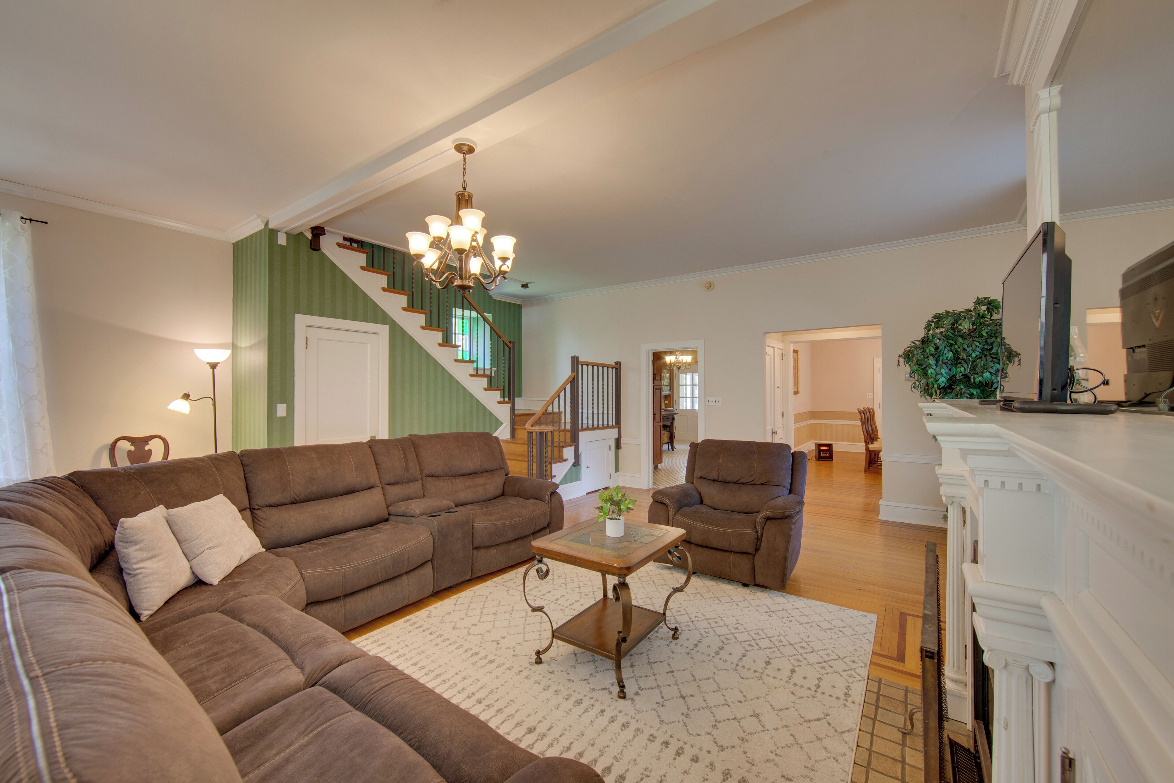 House (4 Bedrooms) | Front of property