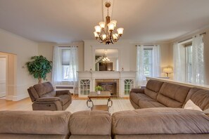 House (4 Bedrooms) | Interior