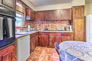 Private kitchen - Family-friendly Allentown Abode w/ Backyard! (Allentown)