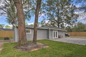 House (2 Bedrooms) | Interior - Apopka Getaway w/ Yard & Covered Patio (Apopka)